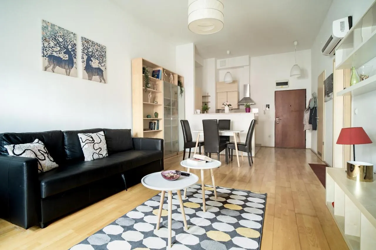 Central Apartment At Gozsdu Court, 60 Sqm, 2 Rooms With 2 Ac, Elevators, Kitchen Budapest