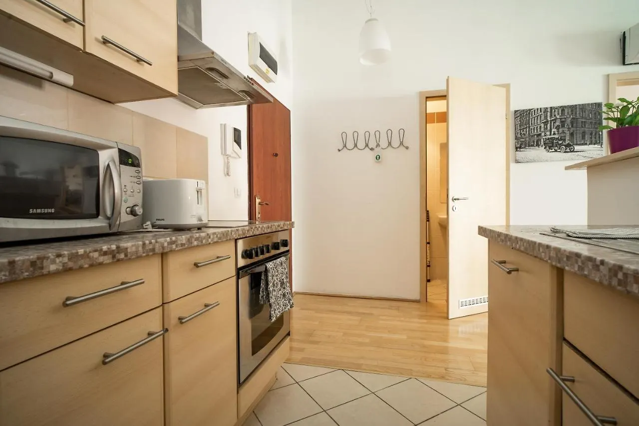 Central Apartment At Gozsdu Court, 60 Sqm, 2 Rooms With 2 Ac, Elevators, Kitchen Budapest 0*,  Hungary