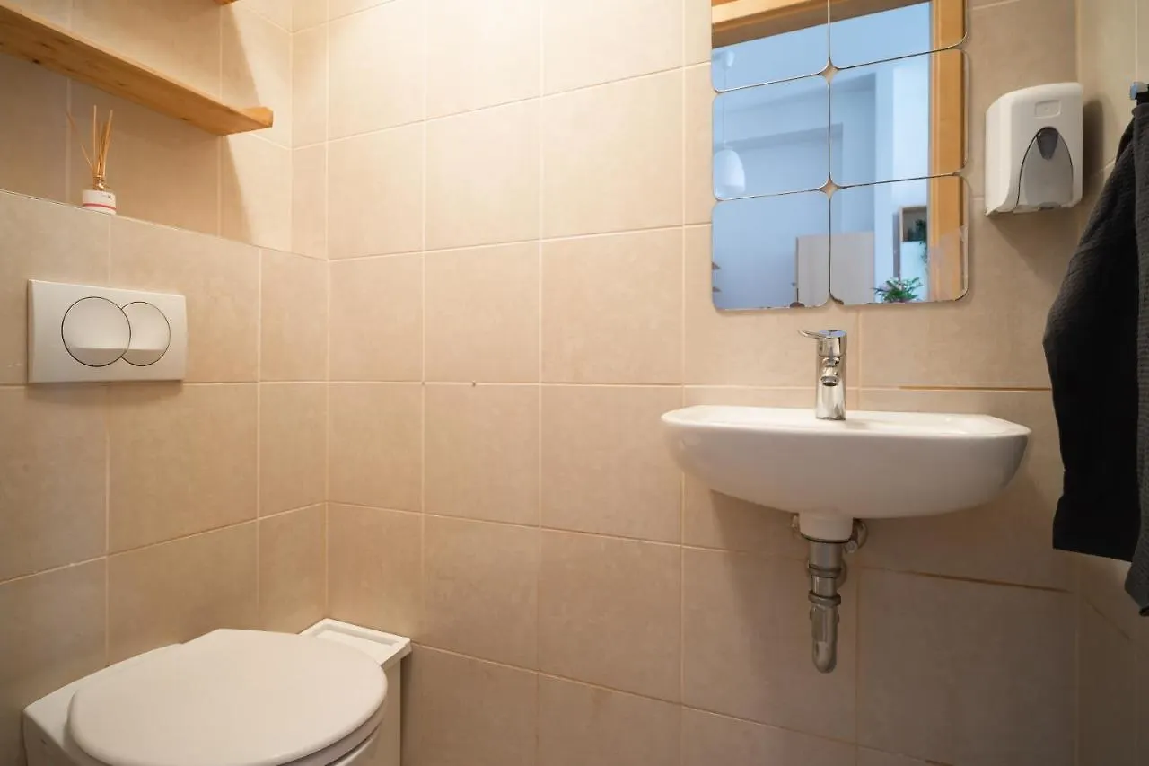 Central Apartment At Gozsdu Court, 60 Sqm, 2 Rooms With 2 Ac, Elevators, Kitchen Budapest 0*,