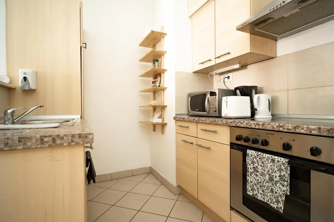 Central Apartment At Gozsdu Court, 60 Sqm, 2 Rooms With 2 Ac, Elevators, Kitchen Budapest Hungary