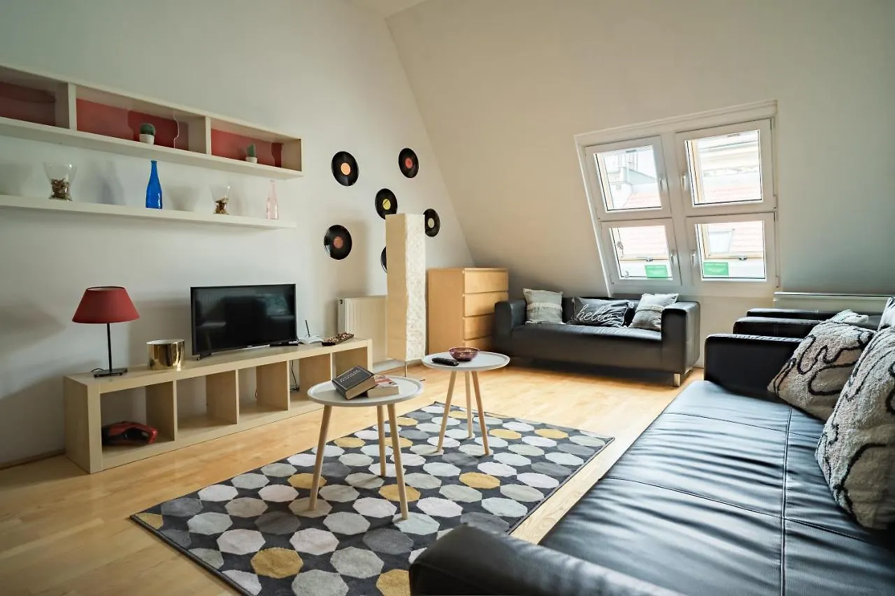 Central Apartment At Gozsdu Court, 60 Sqm, 2 Rooms With 2 Ac, Elevators, Kitchen Budapest Hungary