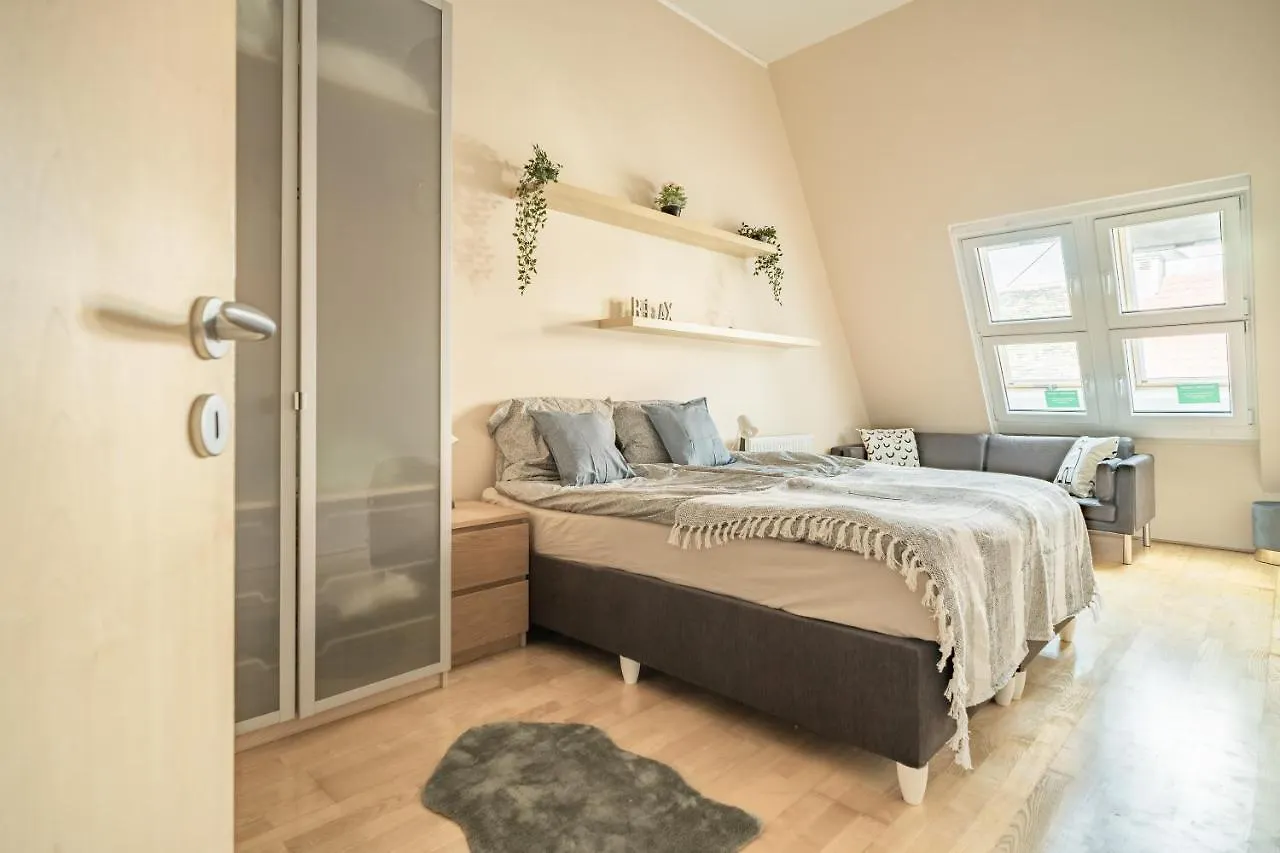 Central Apartment At Gozsdu Court, 60 Sqm, 2 Rooms With 2 Ac, Elevators, Kitchen Budapest 0*,  Hungary