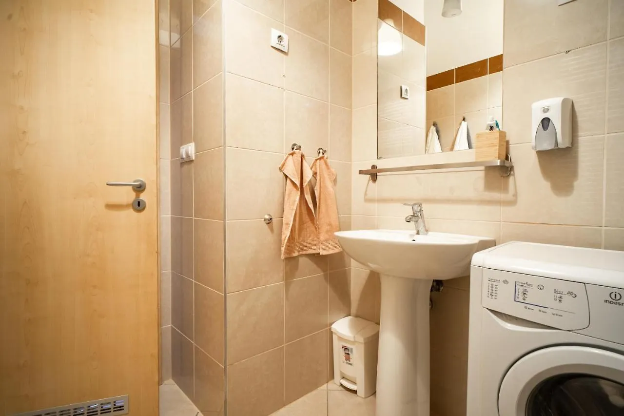 Central Apartment At Gozsdu Court, 60 Sqm, 2 Rooms With 2 Ac, Elevators, Kitchen Budapest